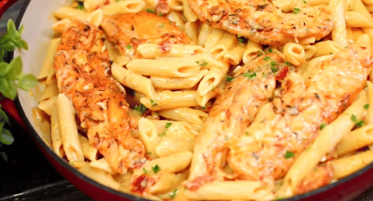 Creamy Garlic Parmesan Chicken Pasta: A Culinary Delight