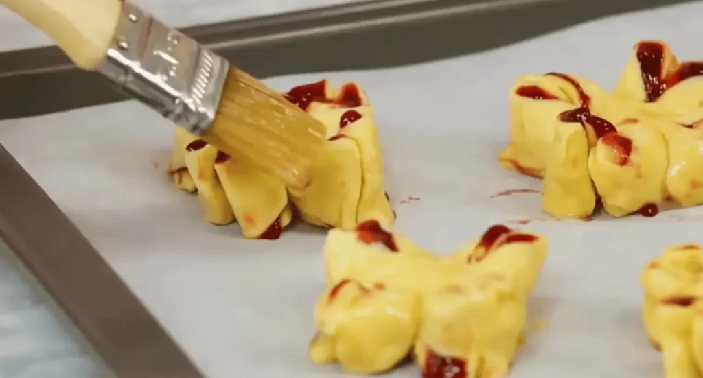 Comparison of puff pastry and pie crust, showing their different textures and uses in baking.